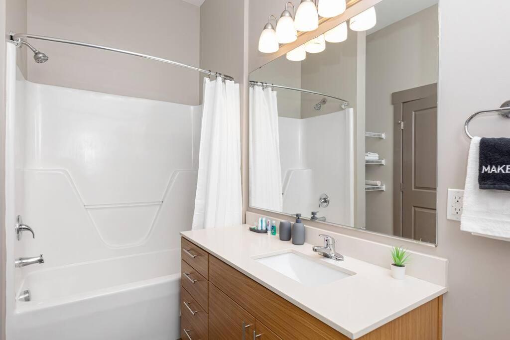Uptown Elegance Gym, Pool, Wine Apartment Charlotte Exterior photo