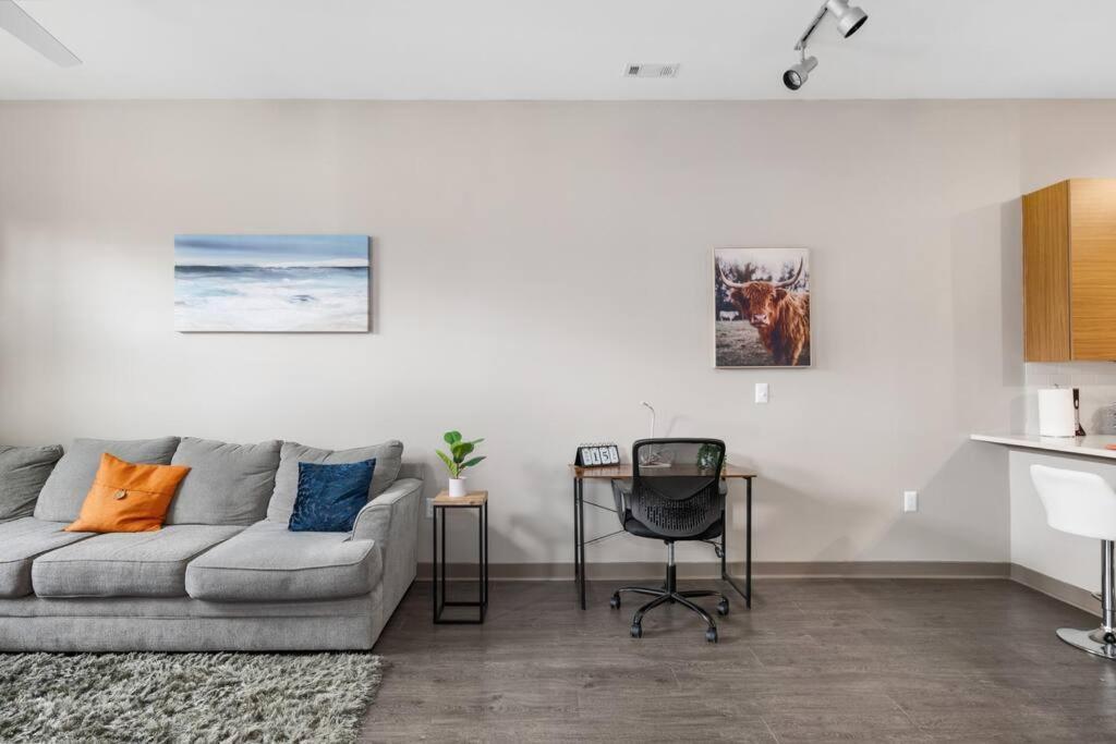 Uptown Elegance Gym, Pool, Wine Apartment Charlotte Exterior photo