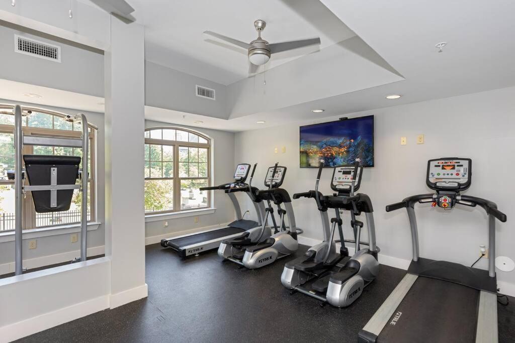 Uptown Elegance Gym, Pool, Wine Apartment Charlotte Exterior photo